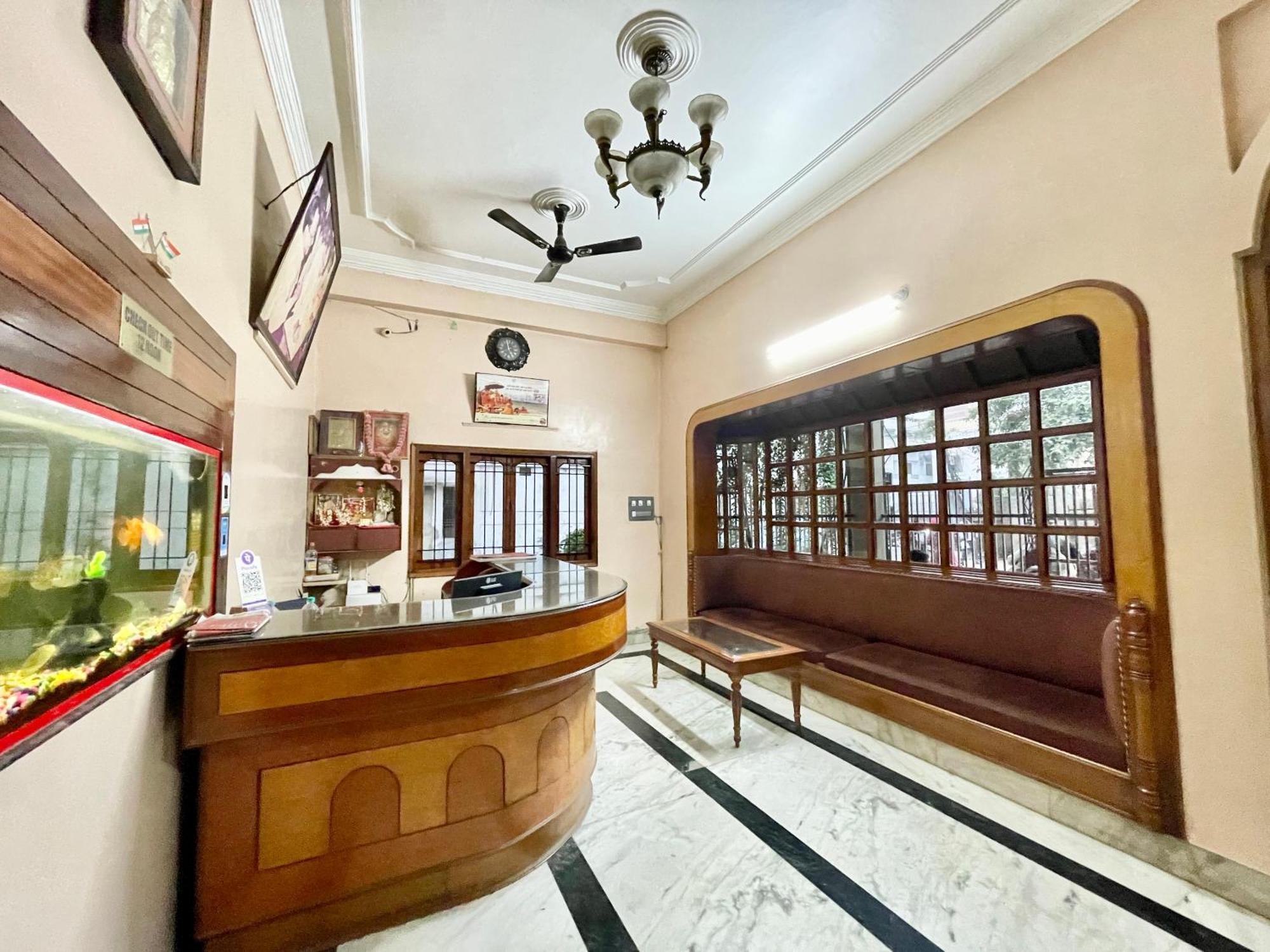 Hotel Shivam ! Varanasi होटल शिवम హోటల్ శివం ஹோட்டல் சிவம் Foreigner'S Choice ! Fully Air-Conditioned Hotel With Lift & Parking Availability, Near Kashi Vishwanath Temple, And Ganga Ghat, Best Hotel In Varanasi 2 Esterno foto
