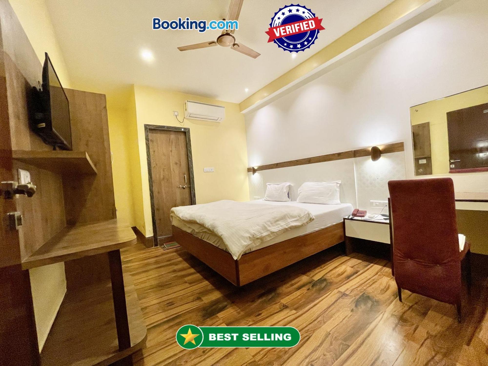 Hotel Shivam ! Varanasi होटल शिवम హోటల్ శివం ஹோட்டல் சிவம் Foreigner'S Choice ! Fully Air-Conditioned Hotel With Lift & Parking Availability, Near Kashi Vishwanath Temple, And Ganga Ghat, Best Hotel In Varanasi 2 Esterno foto