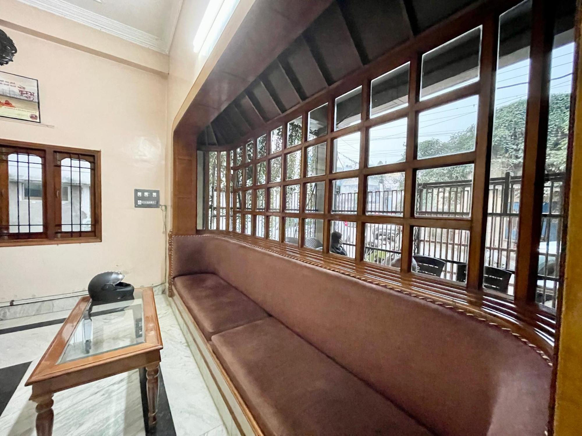 Hotel Shivam ! Varanasi होटल शिवम హోటల్ శివం ஹோட்டல் சிவம் Foreigner'S Choice ! Fully Air-Conditioned Hotel With Lift & Parking Availability, Near Kashi Vishwanath Temple, And Ganga Ghat, Best Hotel In Varanasi 2 Esterno foto