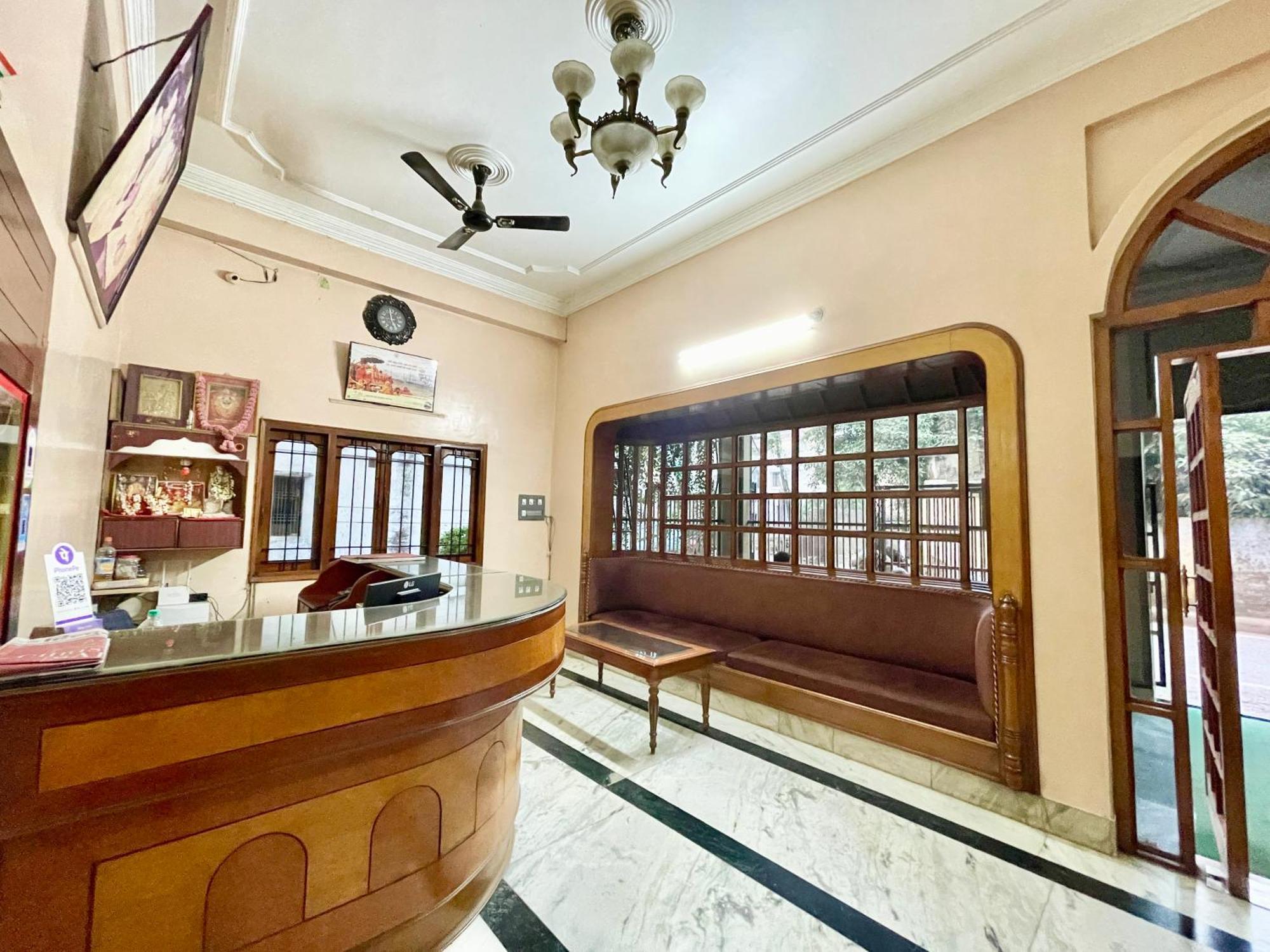 Hotel Shivam ! Varanasi होटल शिवम హోటల్ శివం ஹோட்டல் சிவம் Foreigner'S Choice ! Fully Air-Conditioned Hotel With Lift & Parking Availability, Near Kashi Vishwanath Temple, And Ganga Ghat, Best Hotel In Varanasi 2 Esterno foto