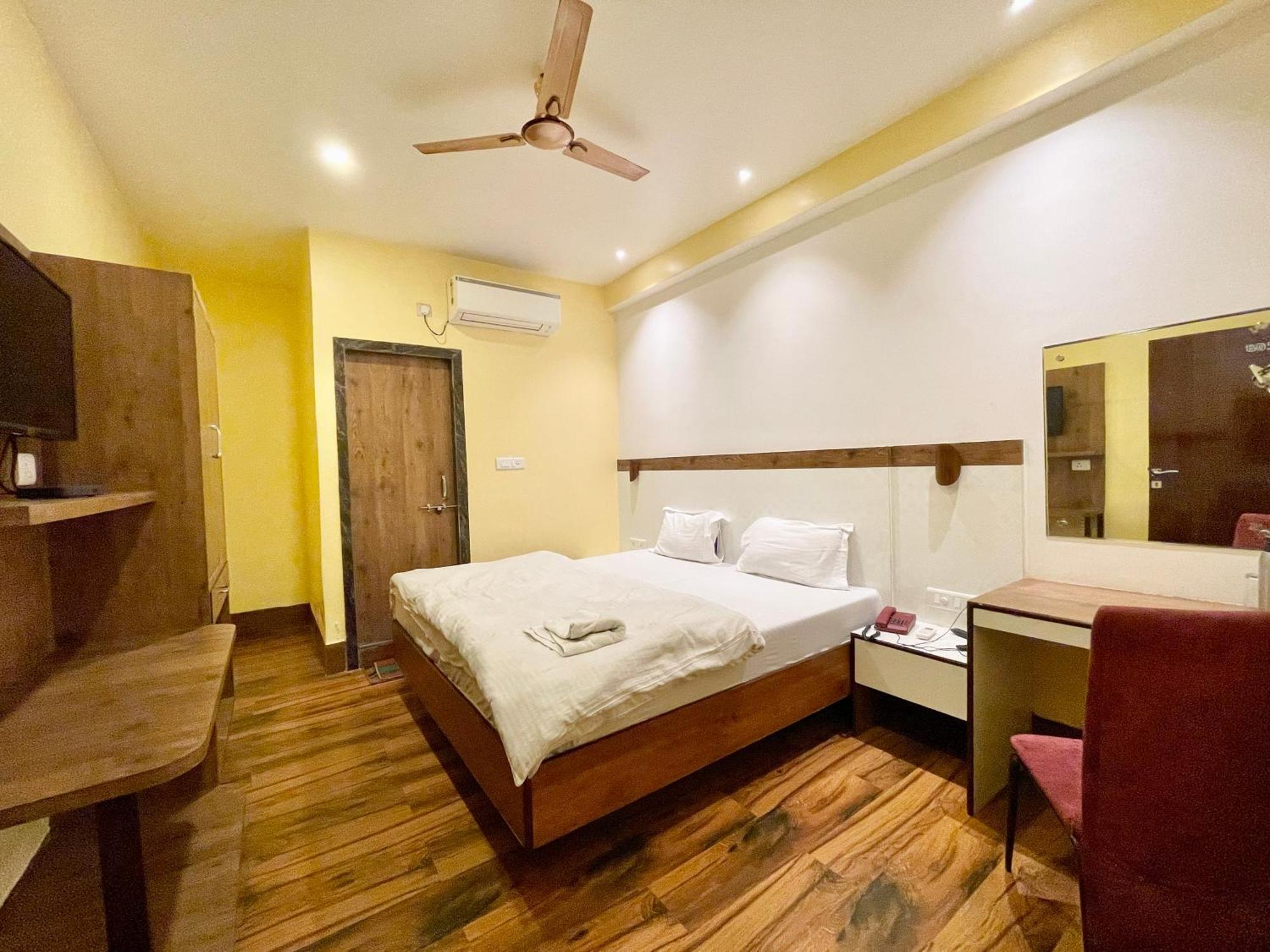 Hotel Shivam ! Varanasi होटल शिवम హోటల్ శివం ஹோட்டல் சிவம் Foreigner'S Choice ! Fully Air-Conditioned Hotel With Lift & Parking Availability, Near Kashi Vishwanath Temple, And Ganga Ghat, Best Hotel In Varanasi 2 Esterno foto