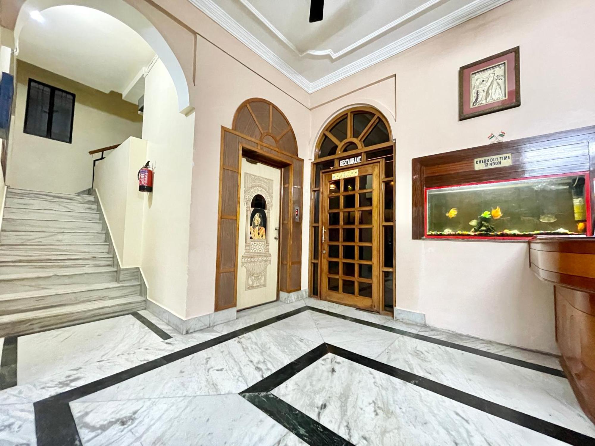 Hotel Shivam ! Varanasi होटल शिवम హోటల్ శివం ஹோட்டல் சிவம் Foreigner'S Choice ! Fully Air-Conditioned Hotel With Lift & Parking Availability, Near Kashi Vishwanath Temple, And Ganga Ghat, Best Hotel In Varanasi 2 Esterno foto