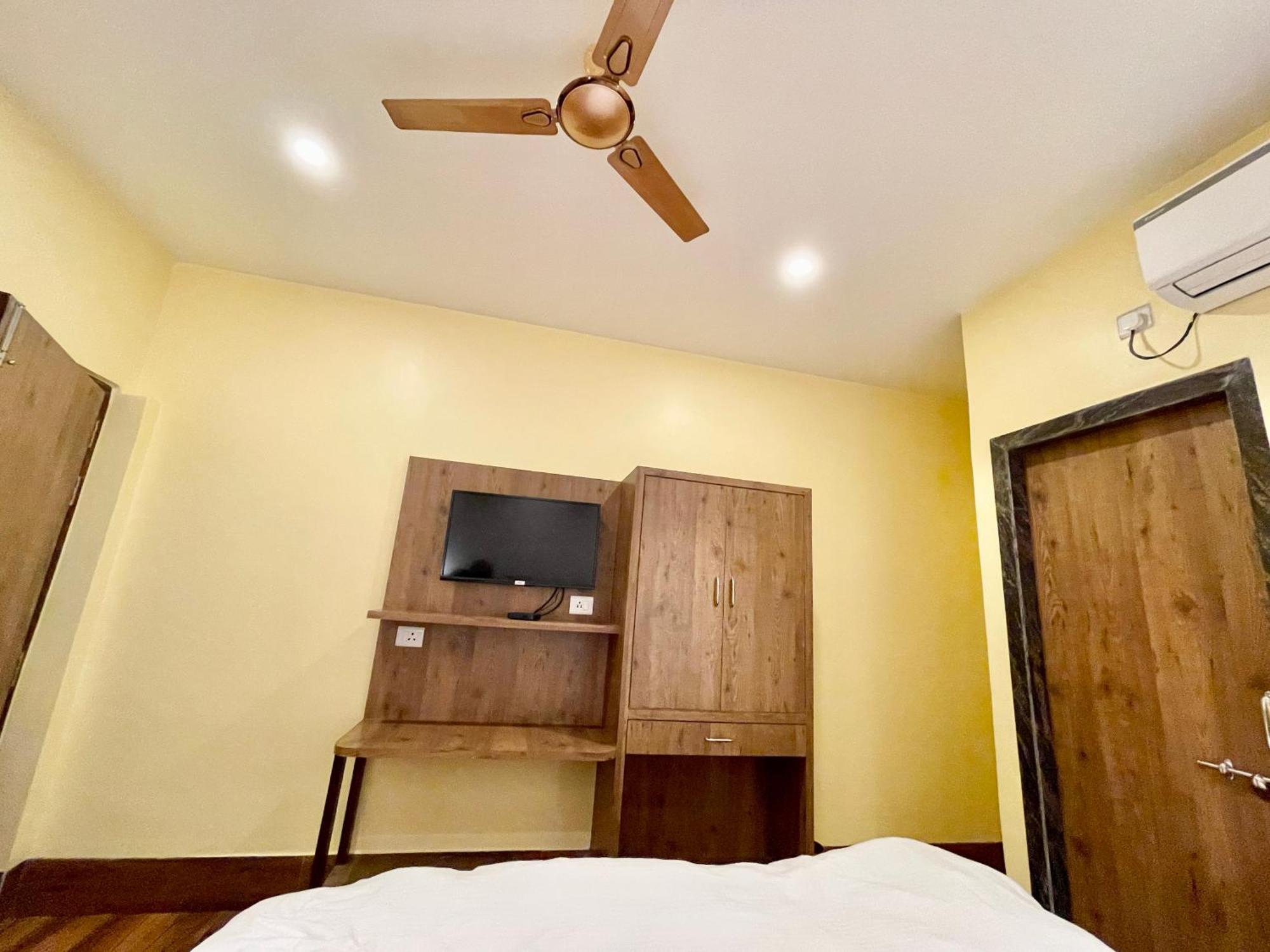Hotel Shivam ! Varanasi होटल शिवम హోటల్ శివం ஹோட்டல் சிவம் Foreigner'S Choice ! Fully Air-Conditioned Hotel With Lift & Parking Availability, Near Kashi Vishwanath Temple, And Ganga Ghat, Best Hotel In Varanasi 2 Esterno foto