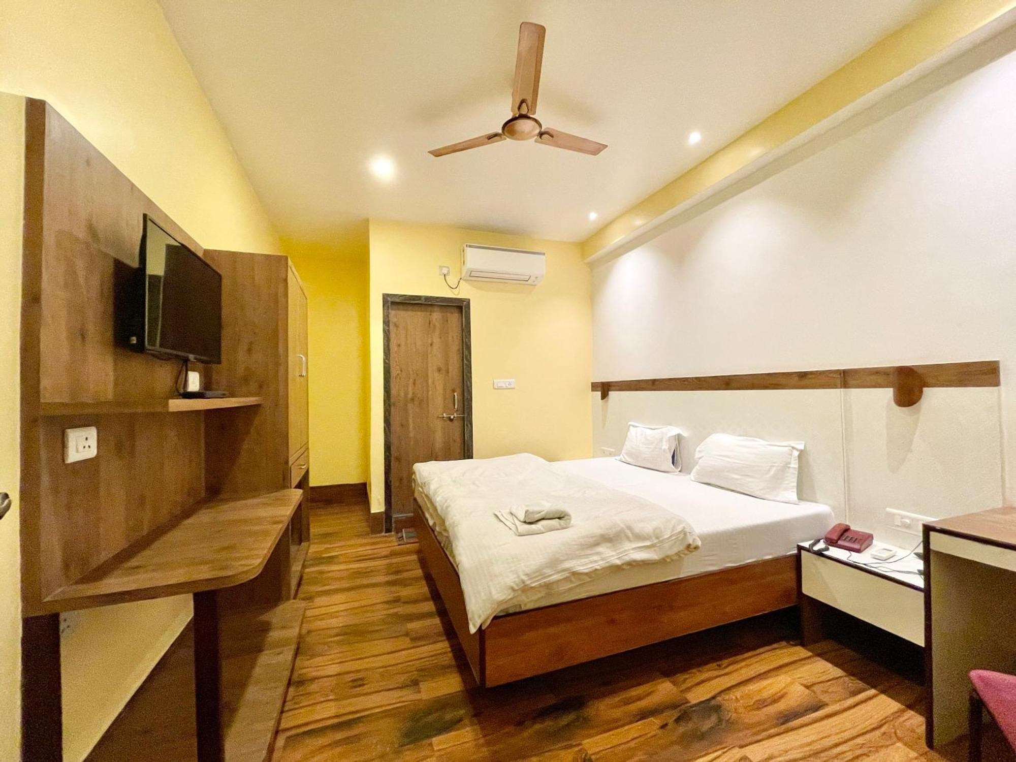 Hotel Shivam ! Varanasi होटल शिवम హోటల్ శివం ஹோட்டல் சிவம் Foreigner'S Choice ! Fully Air-Conditioned Hotel With Lift & Parking Availability, Near Kashi Vishwanath Temple, And Ganga Ghat, Best Hotel In Varanasi 2 Esterno foto