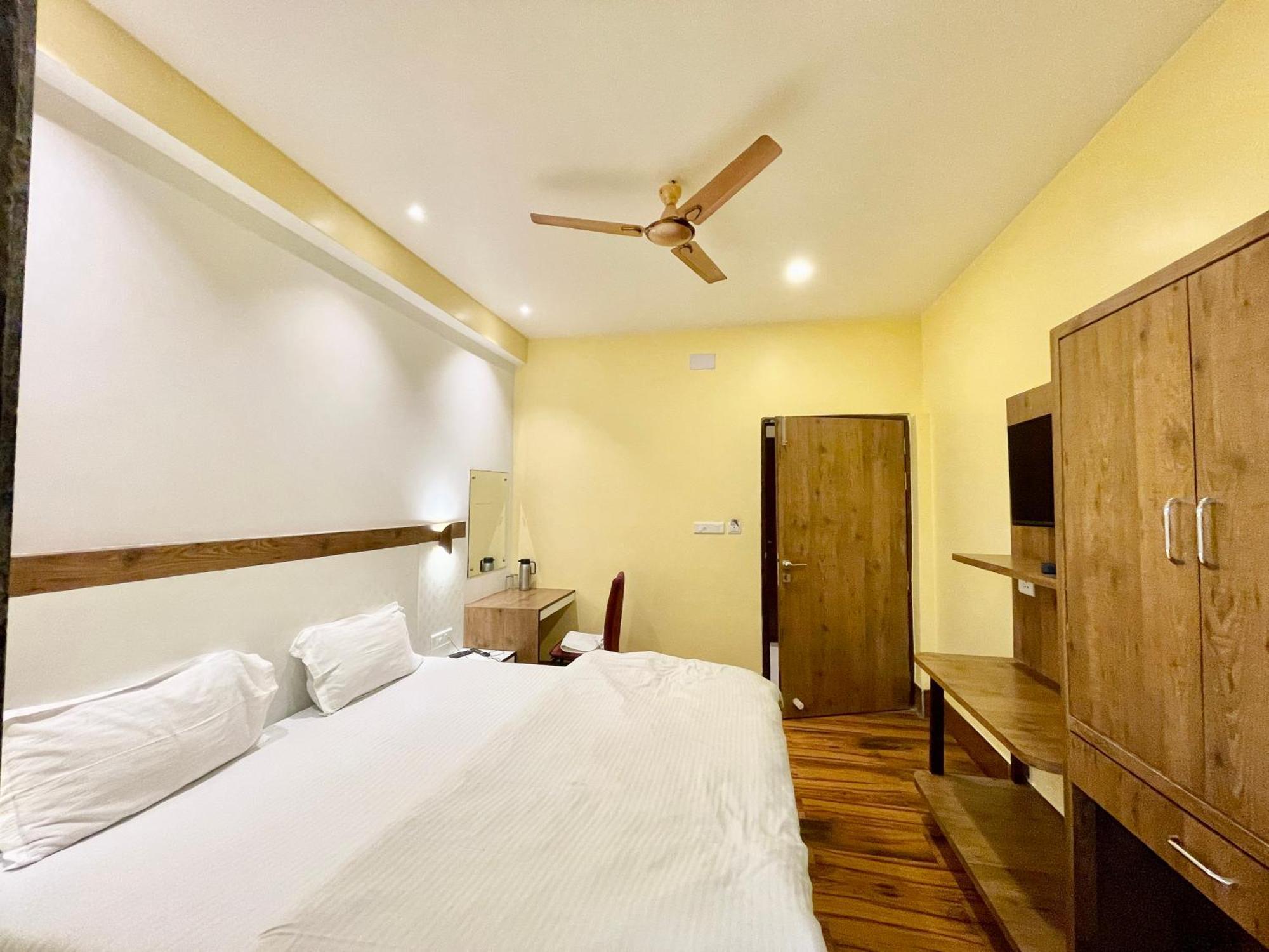Hotel Shivam ! Varanasi होटल शिवम హోటల్ శివం ஹோட்டல் சிவம் Foreigner'S Choice ! Fully Air-Conditioned Hotel With Lift & Parking Availability, Near Kashi Vishwanath Temple, And Ganga Ghat, Best Hotel In Varanasi 2 Esterno foto