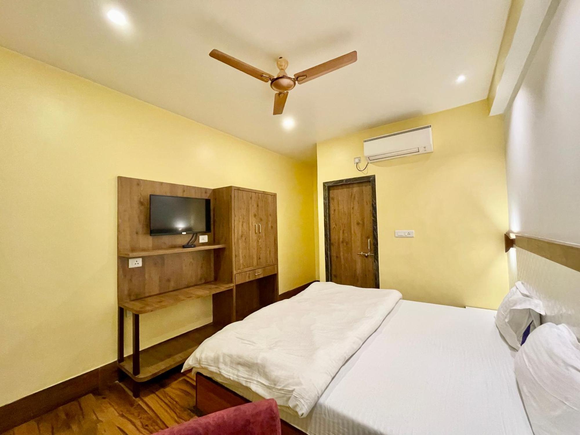 Hotel Shivam ! Varanasi होटल शिवम హోటల్ శివం ஹோட்டல் சிவம் Foreigner'S Choice ! Fully Air-Conditioned Hotel With Lift & Parking Availability, Near Kashi Vishwanath Temple, And Ganga Ghat, Best Hotel In Varanasi 2 Esterno foto